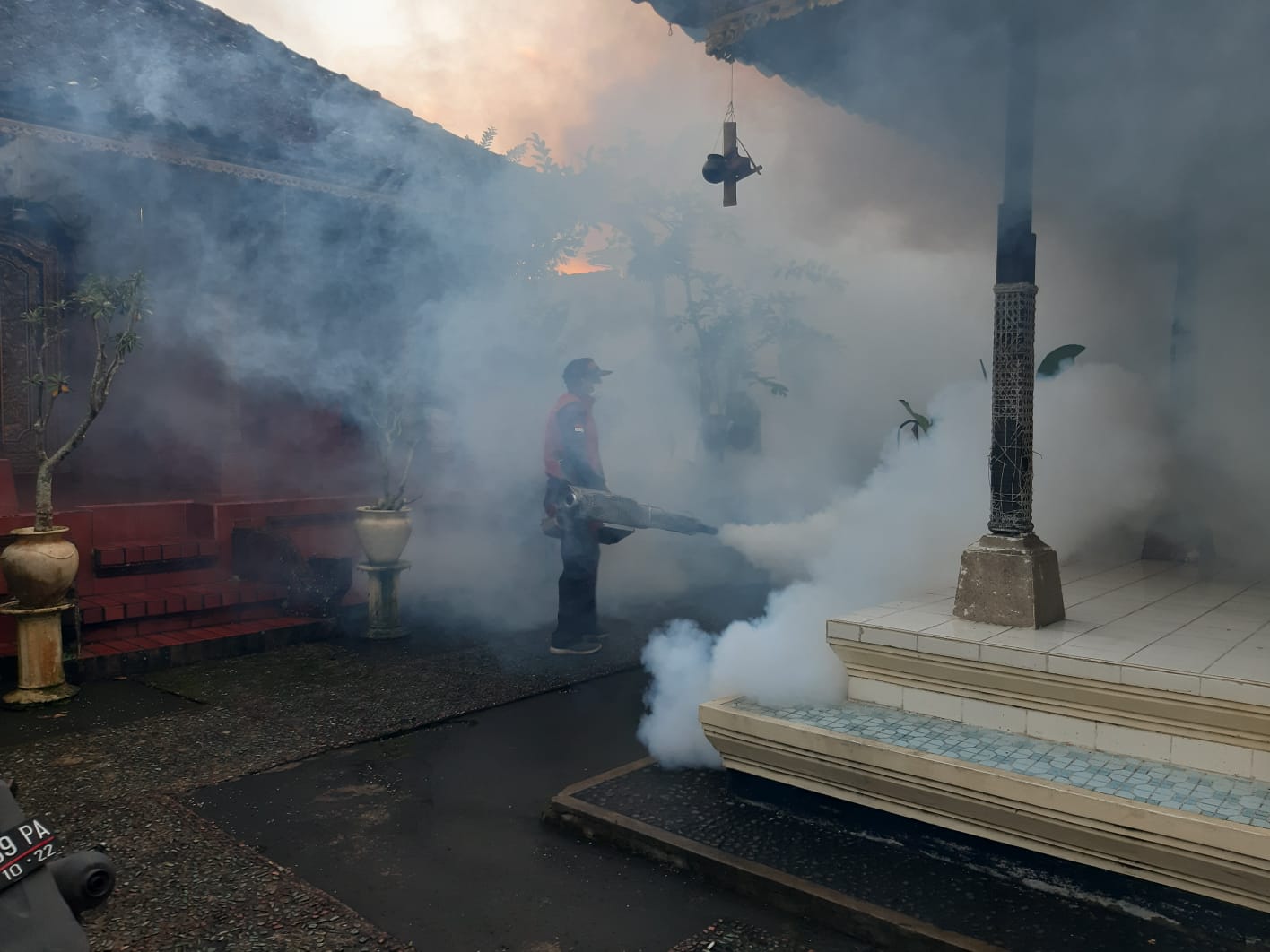 Dinkes Bangli laksanakan fogging di Banjar Pule Bangli
