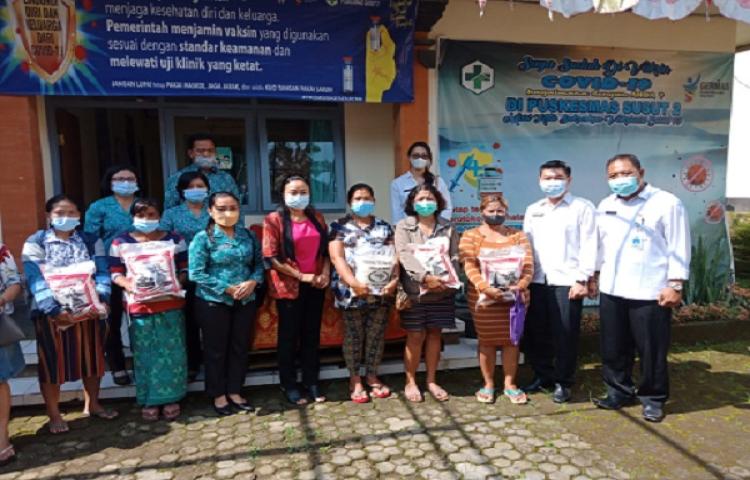 Pelayanan Pap Smear dan Penyerahan bingkisan di Puskesmas Susut 2 oleh Ibu Wakil Bupati 